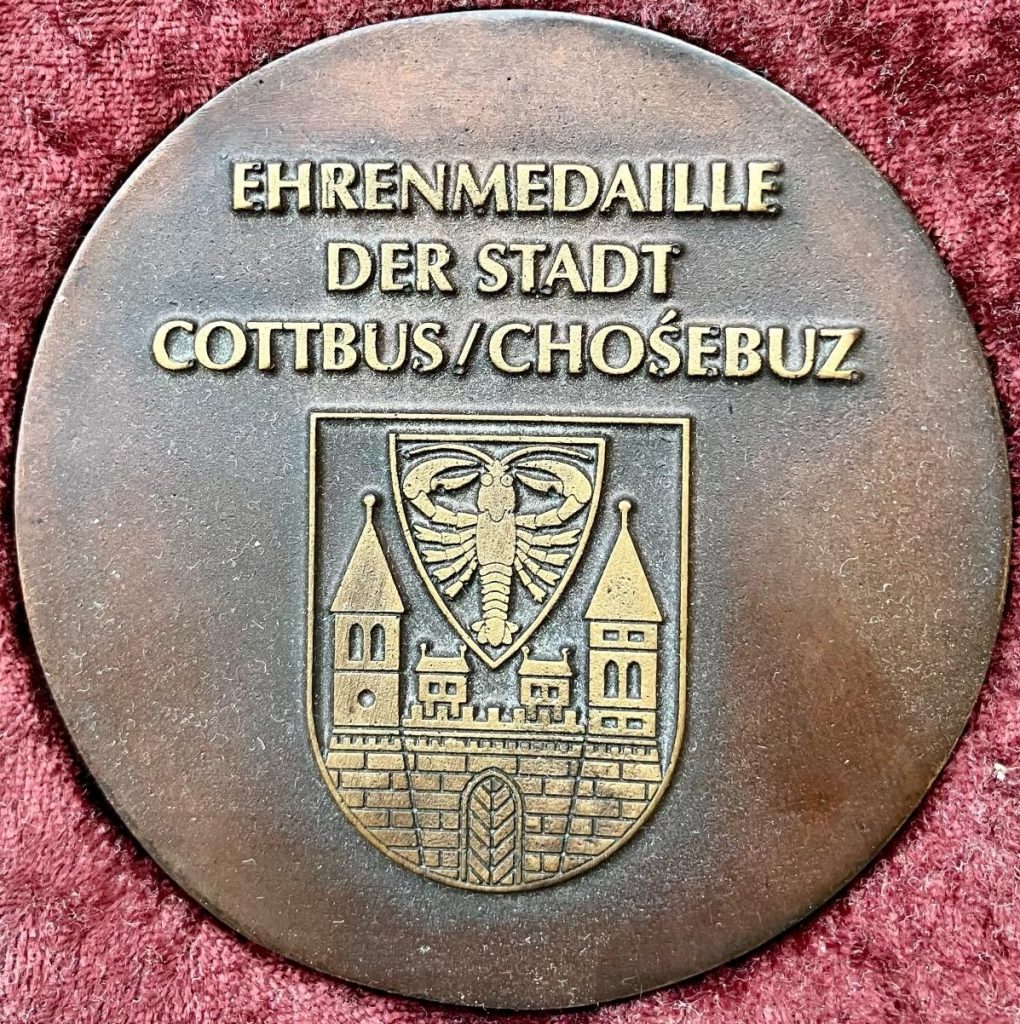 Ehrenmedaille der Stadt Cottbus an Hans Hütten